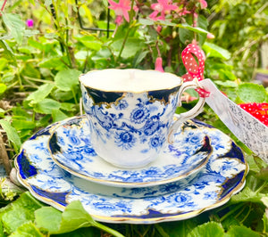 Stunning Collectors Antique Victorian Blue & White with gold Tea cup Scented Soy Candle