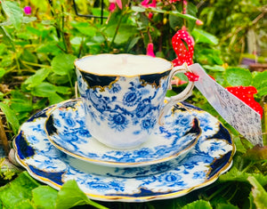 Stunning Collectors Antique Victorian Blue & White with gold Tea cup Scented Soy Candle