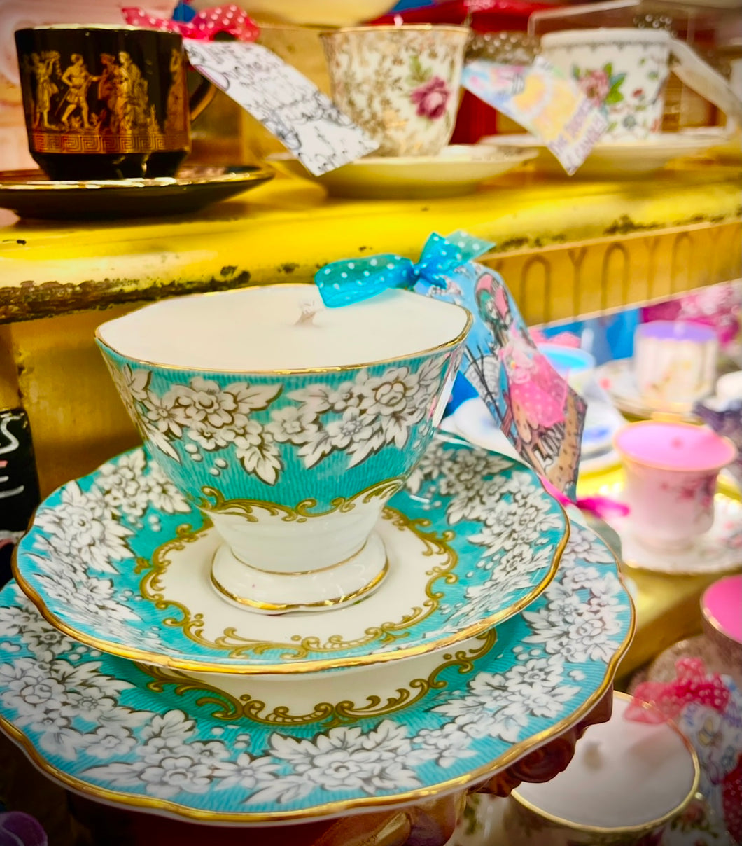 Stunning Royal Albert ‘Enchantment’ Scented Soy Teacup Trio Candle