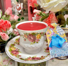 Load image into Gallery viewer, 1970s Country Roses Teacup scented soy candle
