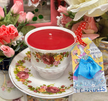 Load image into Gallery viewer, 1970s Country Roses Teacup scented soy candle
